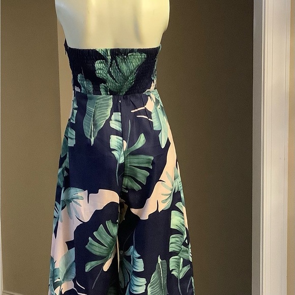 Lulus: Size M
Rain Forest Floral Strapless Jumpsuit Smocked Back For stretch - Picture 6 of 9